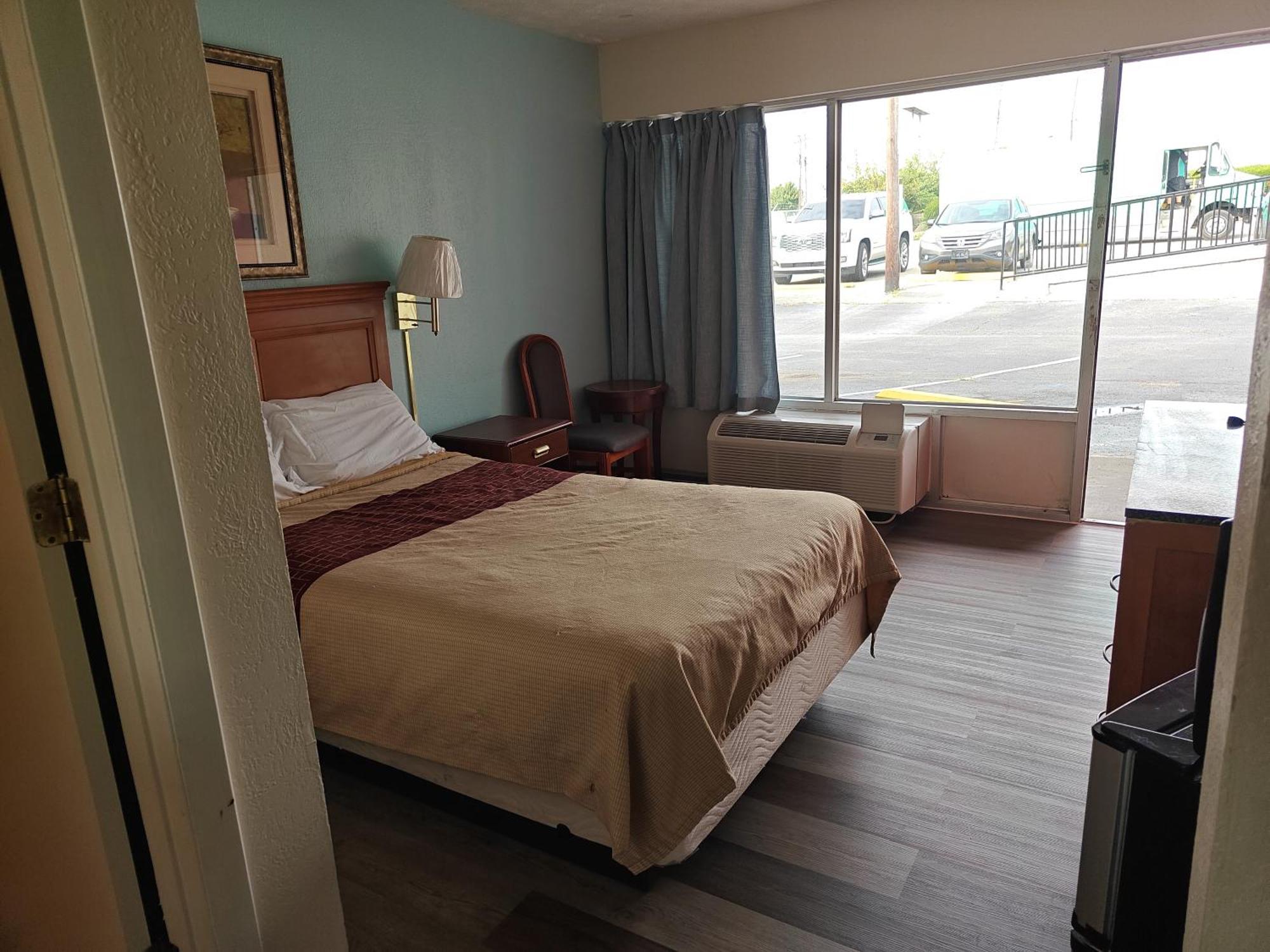 Countryside Inn Motel Ρίτσμοντ Δωμάτιο φωτογραφία